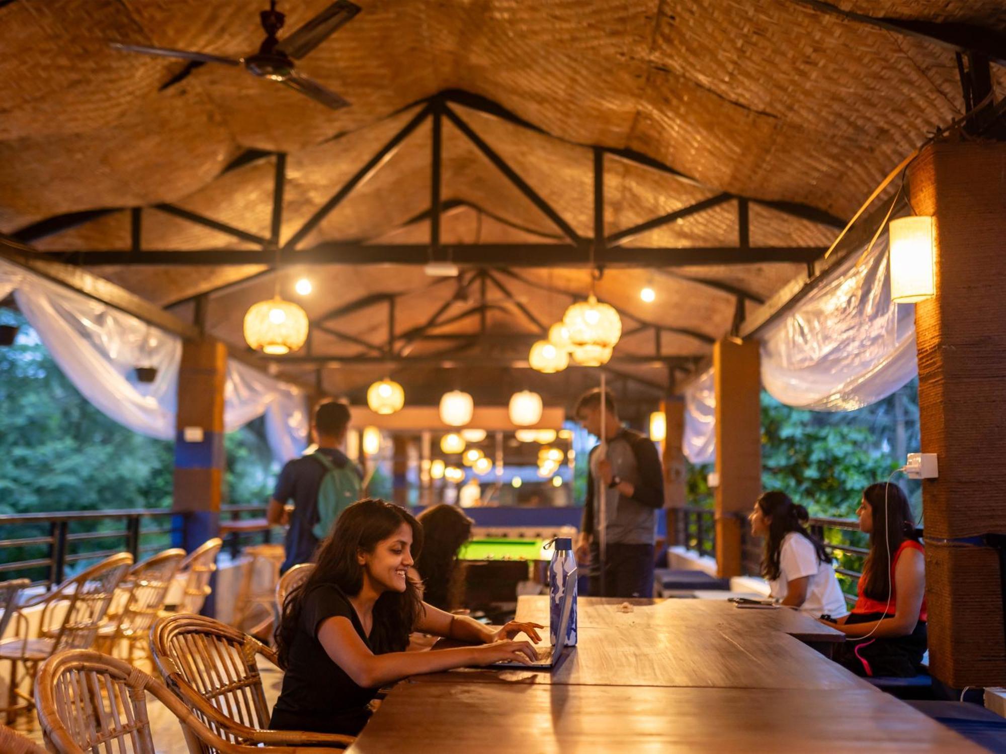 Madpackers Goa Anjuna - Bar Zewnętrze zdjęcie